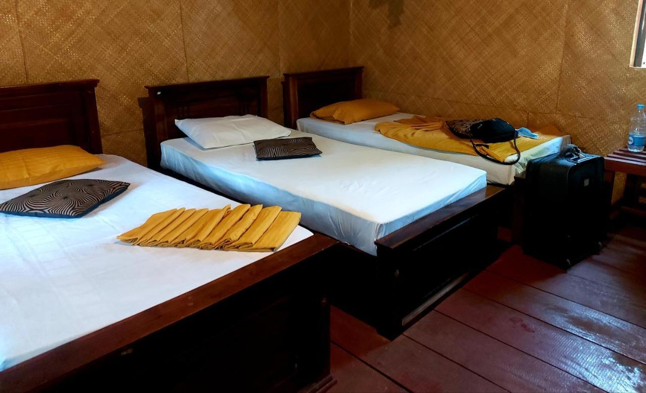 Tree House Hostel Sigiriya Exteriör bild